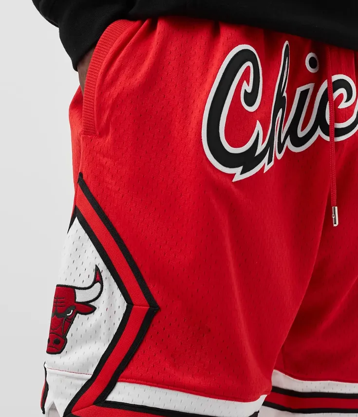 HOOPER BULLS VINTAGE BASKETBALL SHORT IN RED
